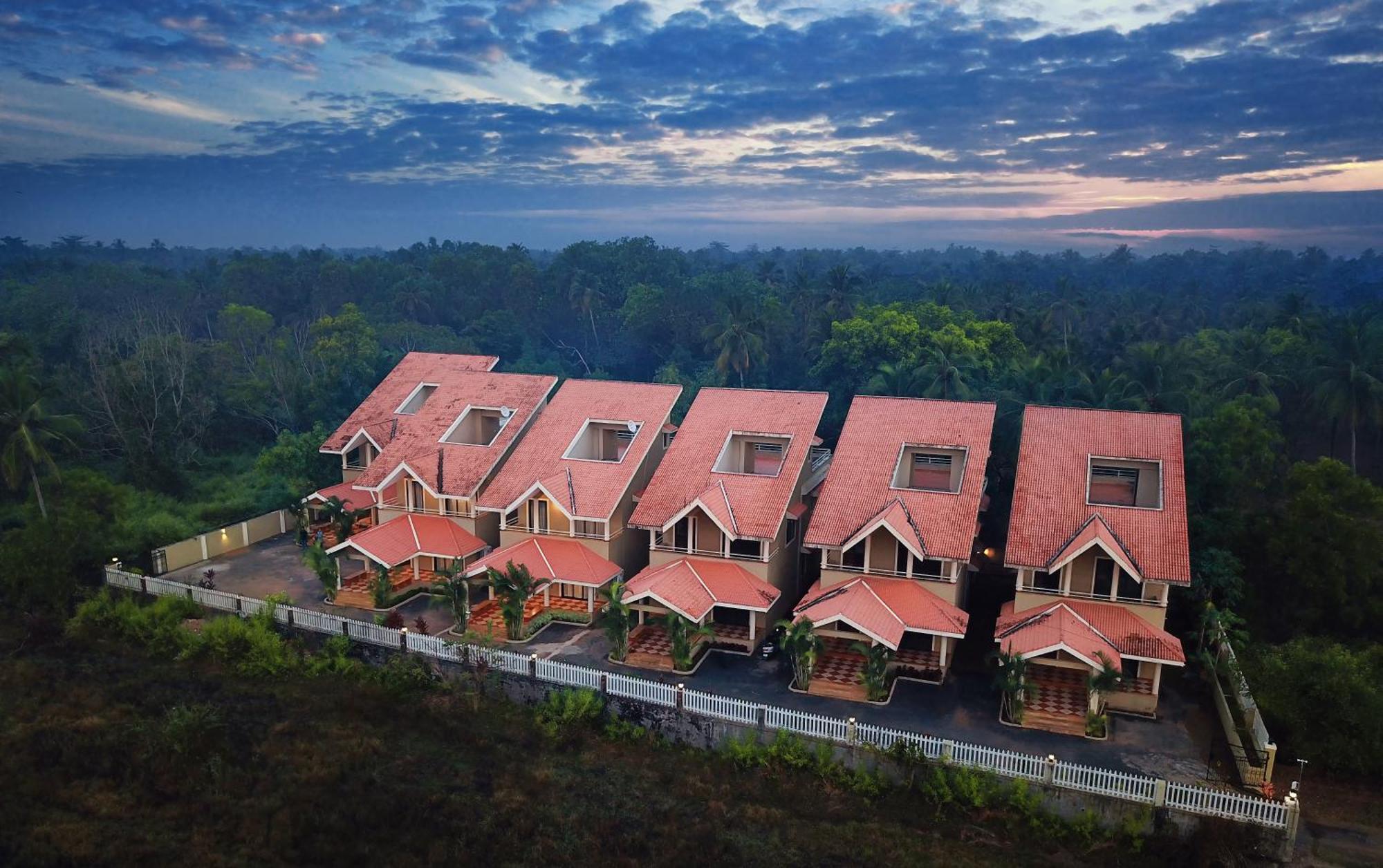 Treehouse Blue Hotel & Villas โคลวา ภายนอก รูปภาพ