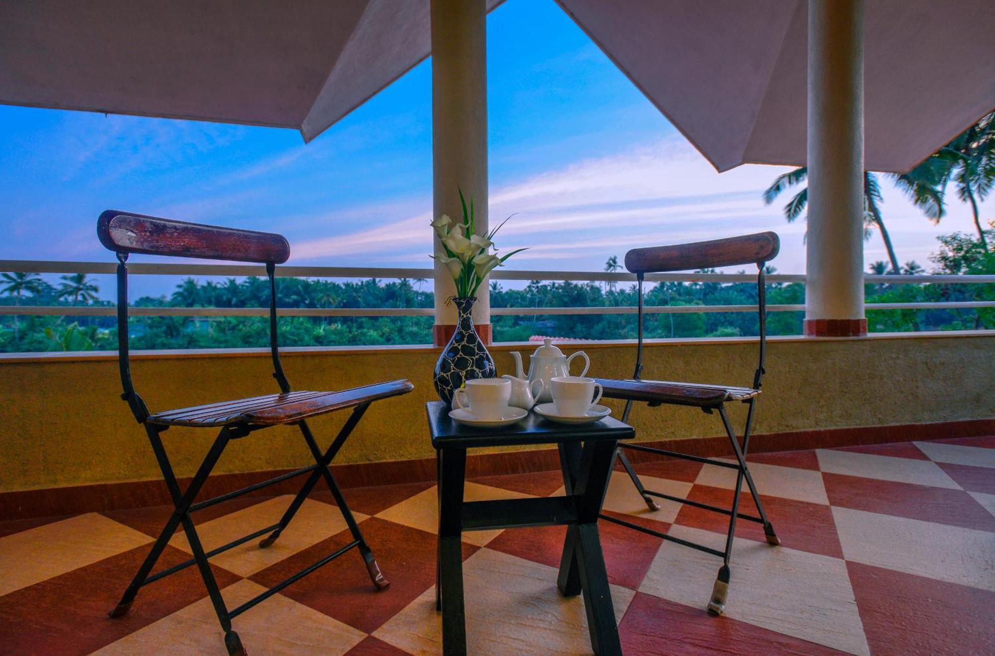 Treehouse Blue Hotel & Villas โคลวา ภายนอก รูปภาพ