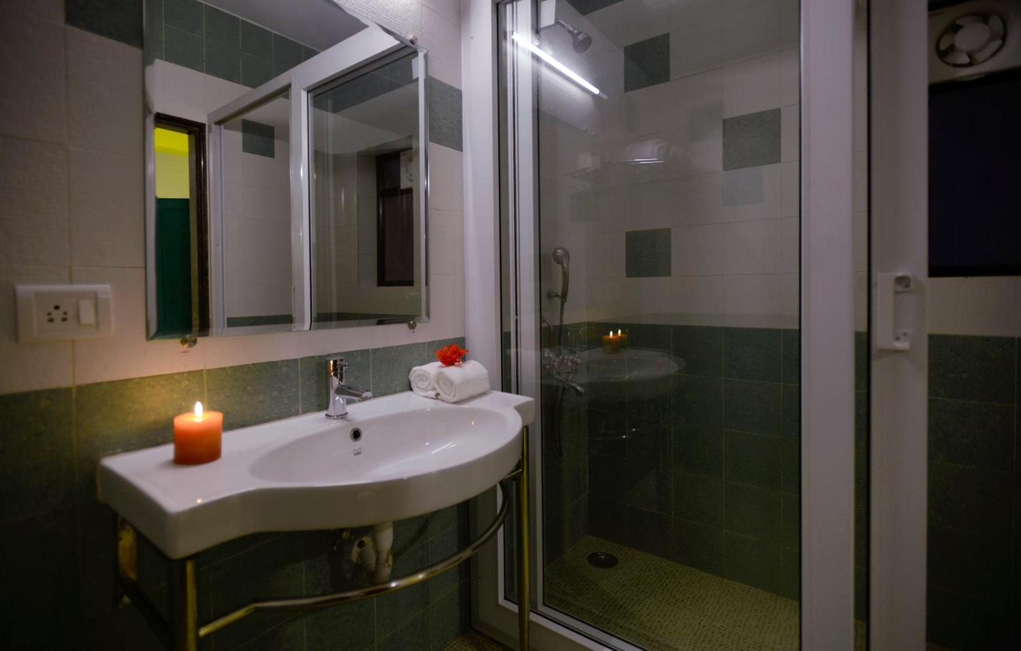 Treehouse Blue Hotel & Villas โคลวา ภายนอก รูปภาพ