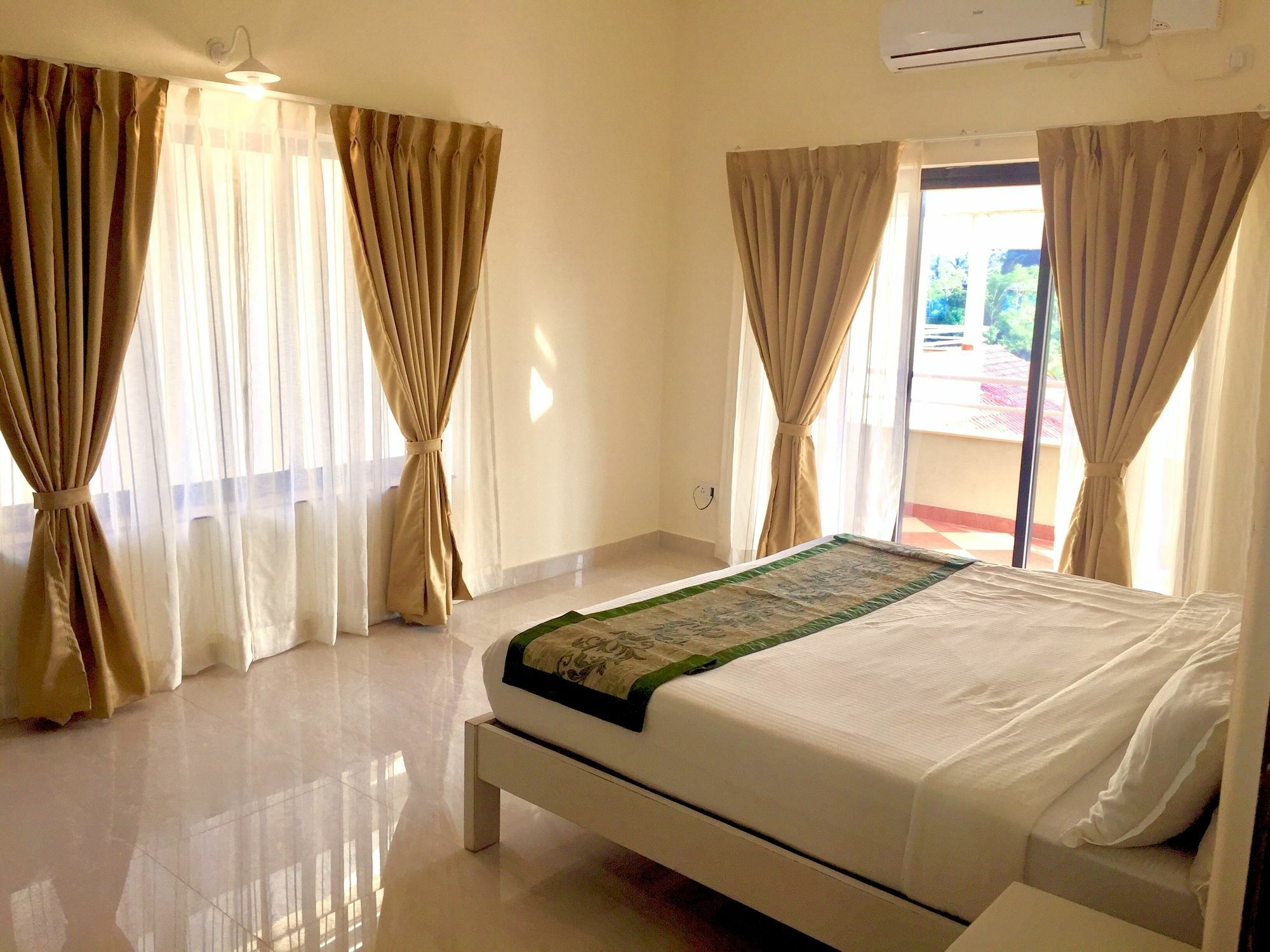 Treehouse Blue Hotel & Villas โคลวา ภายนอก รูปภาพ